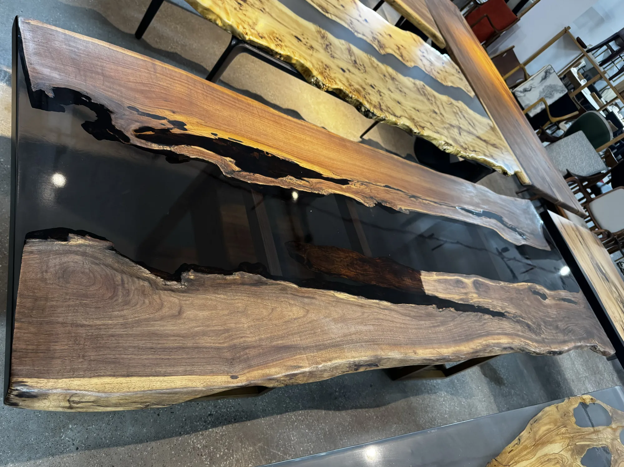 Custom epoxy table detail photo 1900